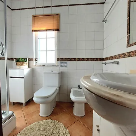 Gasthof Bougainvilleas 5 Bedrooms With Private Pool And Parking -