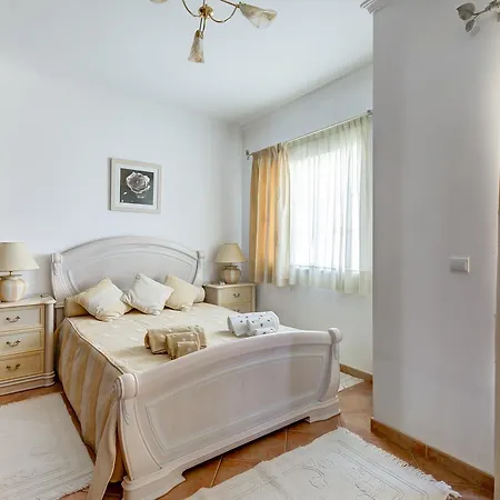Bougainvilleas 5 Bedrooms With Private Pool And Parking -