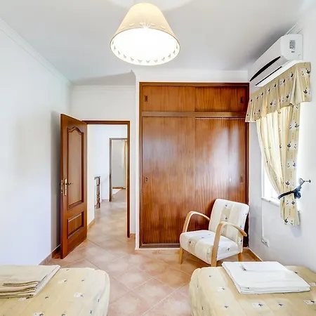 Bougainvilleas 5 Bedrooms With Private Pool And Parking - Guest house