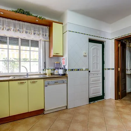 Bougainvilleas 5 Bedrooms With Private Pool And Parking - 4*