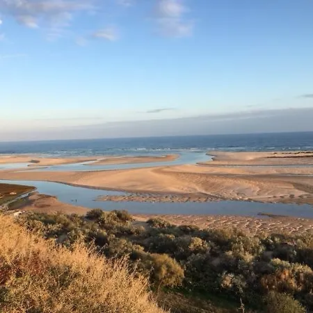 Bougainvilleas - Private Pool And Parking, Nearby Maison d'hôtes 4*