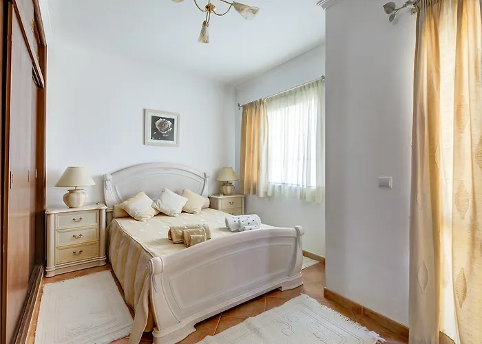 Bougainvilleas 5 Bedrooms With Private Pool And Parking -