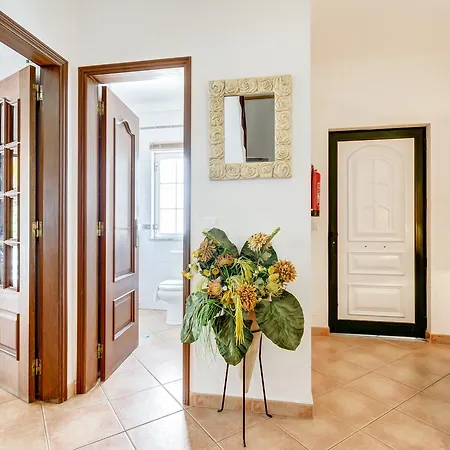 Bougainvilleas 5 Bedrooms With Private Pool And Parking - Vendégház 4*