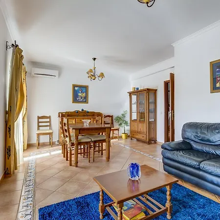 Bougainvilleas 5 Bedrooms With Private Pool And Parking - Vendégház 4*